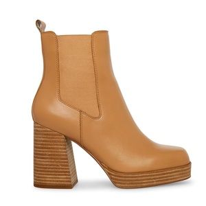 NEVER WORN STEVE MADDEN TAN LEATHER BOOTIES - SIZE 8